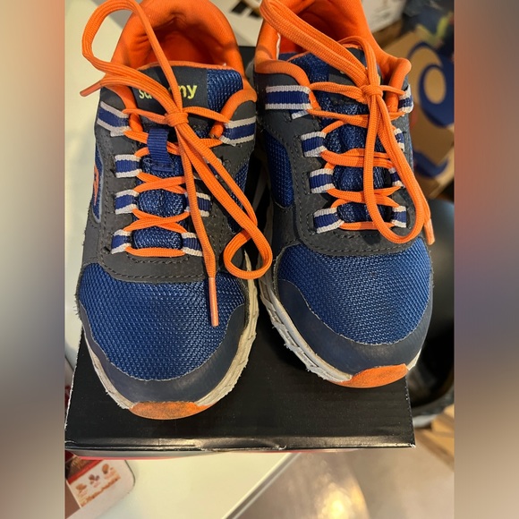 Saucony Wind Shield - Picture 2 of 6